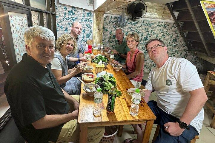 Hanoi privat vandringstur: Street Food and Train Street