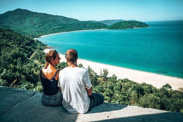 Privat biltur Hue till Hoi An Scenic Route med engelsk förare