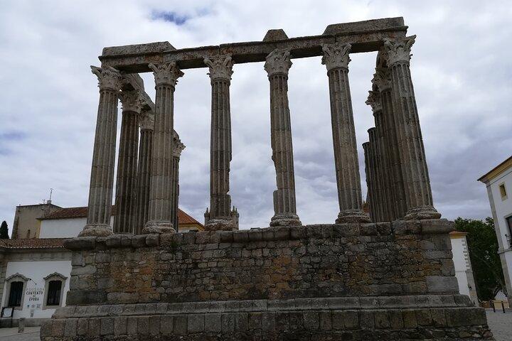 Private Exclusive Seville Transfer from Lisbon with stop in Evora