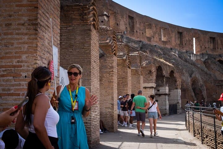 Colosseum Tour with Palatine Hill and Roman Forum