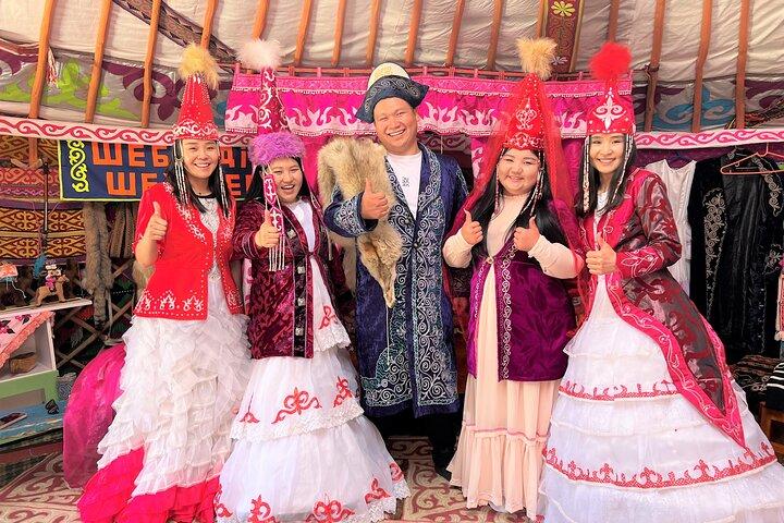 Cene con nómadas kazajos: la aventura de Terelj y Chinggis Khaan le espera