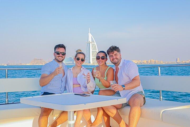 Privat: VIP luksusyachttur med grill og drinks