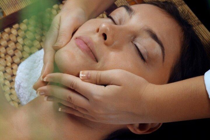 Hydrafacial skönhetsbehandling och ansiktsmassage i Marrakech