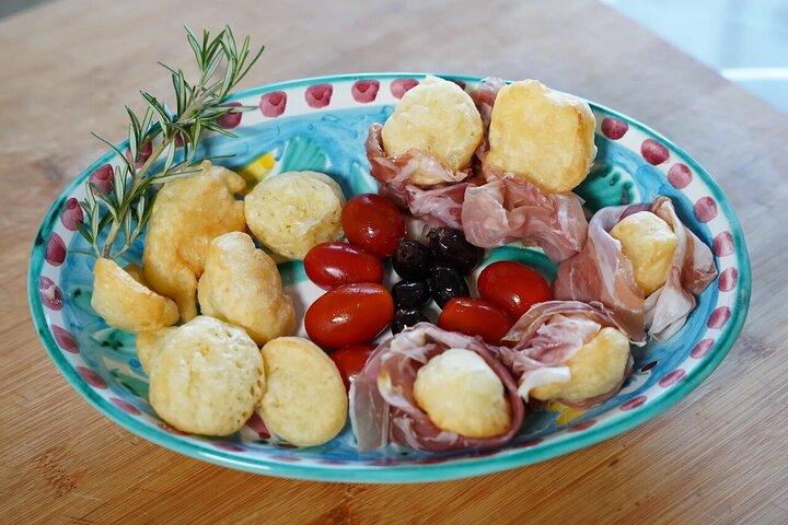 レッチェの市場ツアーと地元の家庭で味わう本格的なイタリアンアペリティーボ