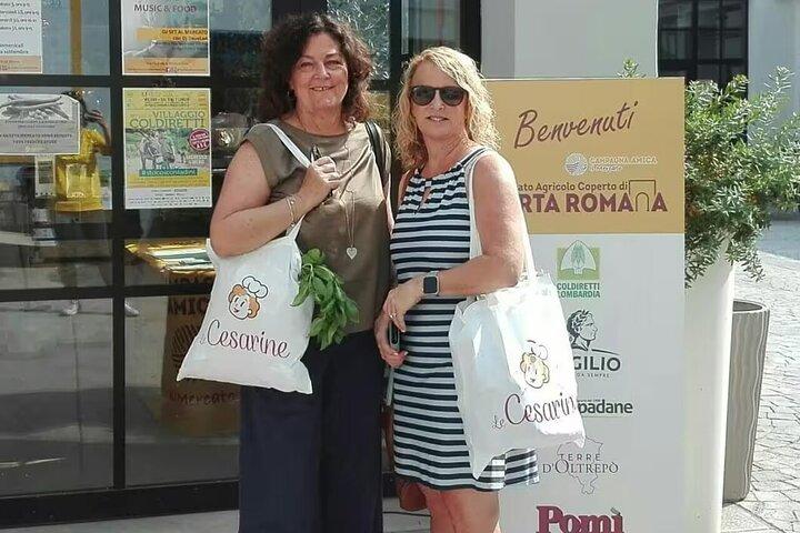 Tour del mercato di Milano e autentico aperitivo italiano a casa di un locale