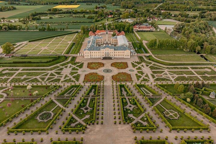 Halvdag Private Rundale Palace og Bauska Slot Tour
