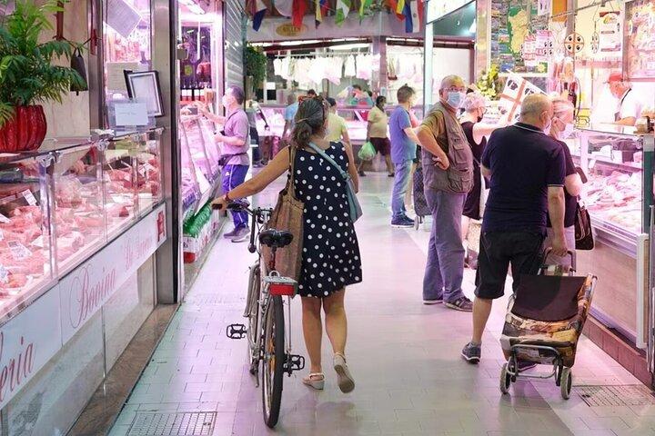 Turin Market Tour & autentisk italiensk aperitivo hjemme hos en lokal