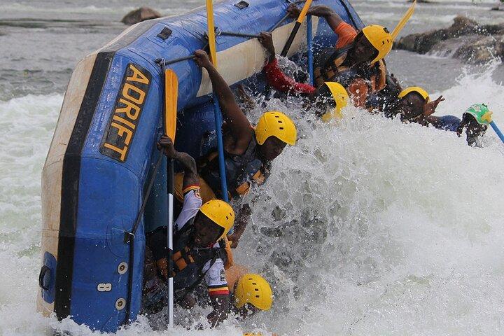 Excursão de rafting de 2 dias em águas brancas para Jinja