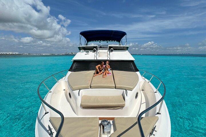 Deluxe-Yacht 48 Fuß mit FlyBrige-Verleih in Cancun