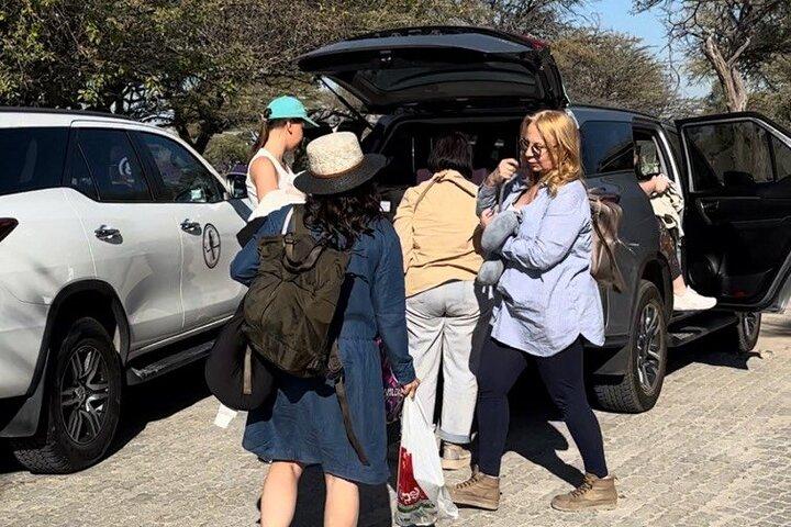 ウィントフックからエトーシャ国立公園近くのロッジまでのプライベート送迎