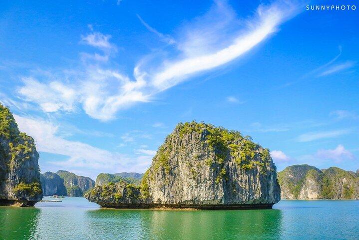 Von Cat Ba Island: Majestätische Bootstour bei Sonnenuntergang Lan Ha Bay erkunden