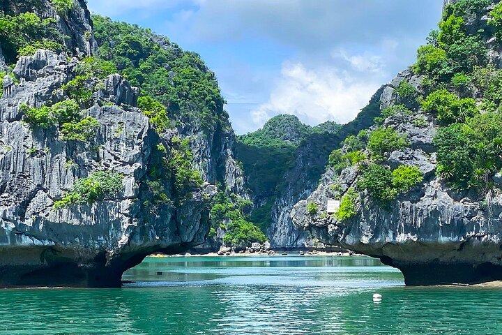 Luksus Ha Long Bay Cruise med buffet fra Tuan Chau Havn