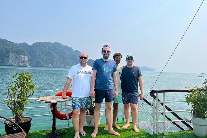 From Cat Ba Island: Amazing Sunset Tour in Lan Ha Bay, Kayaking