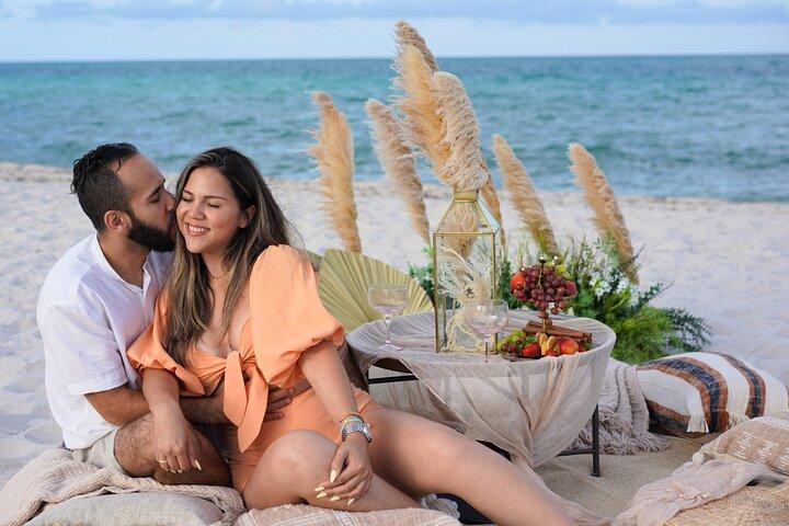 Picnic en la playa al atardecer en Miami