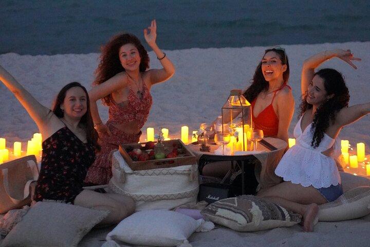 Picnic en la playa al atardecer en Miami