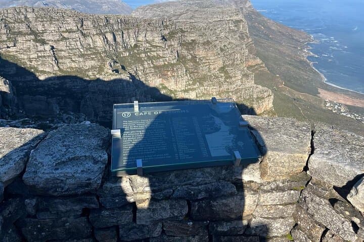 Table Mountain, Two Ocean Aquarium and Robben Island Private Tour