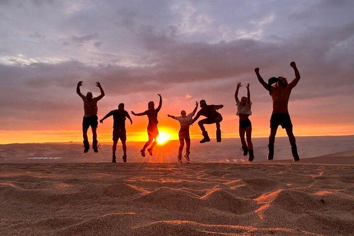 Excursion d'une journée complète à Paracas et Huacachina au départ de Lima : Sunset Experience