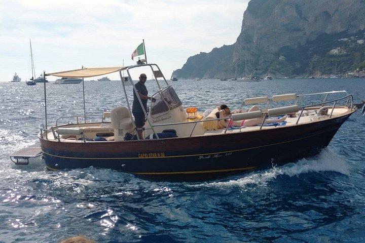 カプリ島 プライベートボートツアー 1日