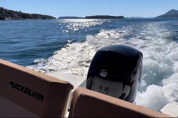 プライベートスピードボートツアー：ケイブスビーチズ諸島など