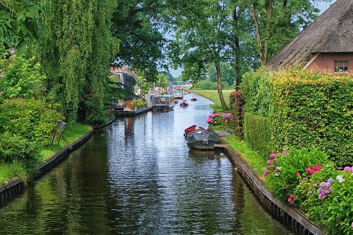 Private tour to the Zaanse Windmills and Giethoorn from Amsterdam