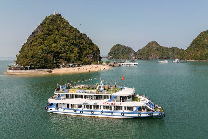 Ha Long Bay Cruise-dagtour: lunch, grot, kajakken en zwemmen