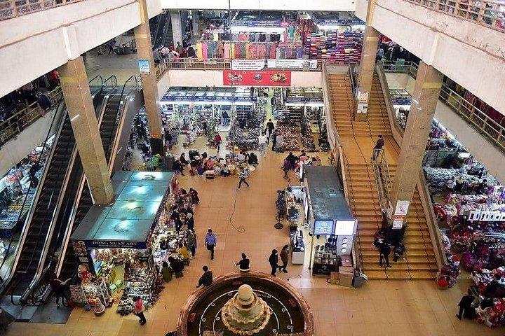 ハノイ旧市街ウォーキングツアーと列車ストリート体験
