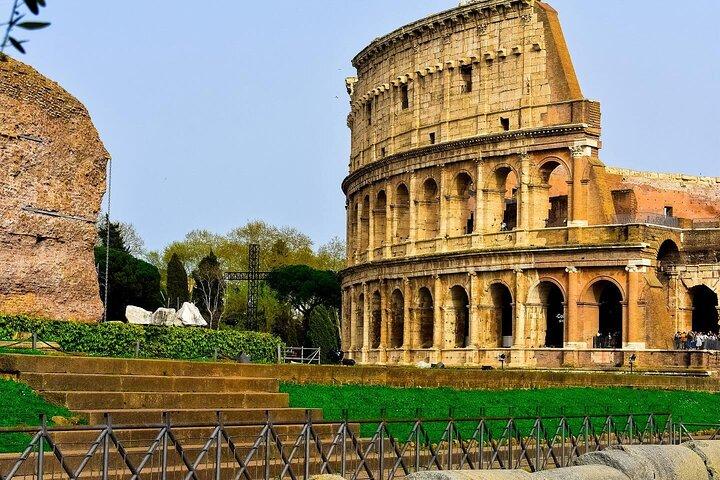 Coliseo Grupo pequeño subterráneo Arena y Foro Romano Visita guiada