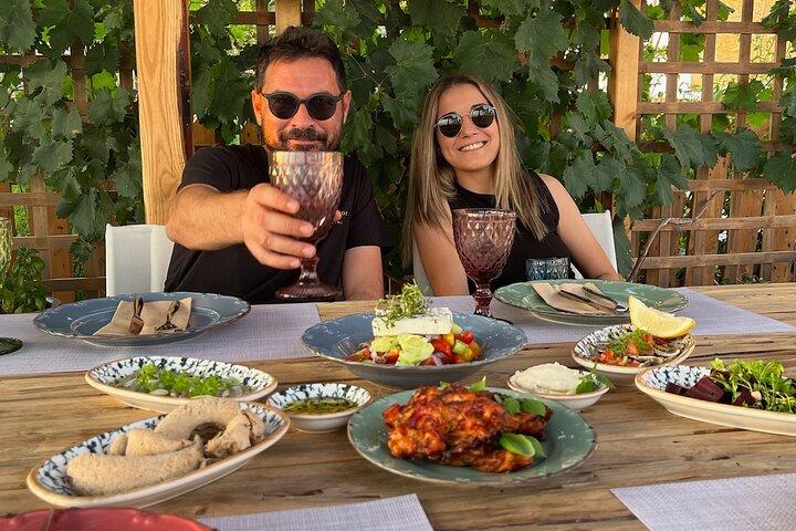 Santorini Private 5 Hour Oia Tour com Farm Lunch Experience