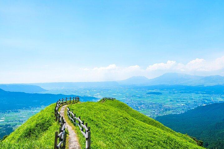 Fukuoka: Mount Aso vulkaan, Kumamoto Castle, Graslanden dagtour