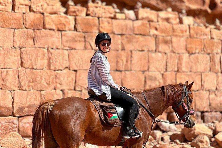 Paseo a caballo de 2 horas en Wadi Rum.
