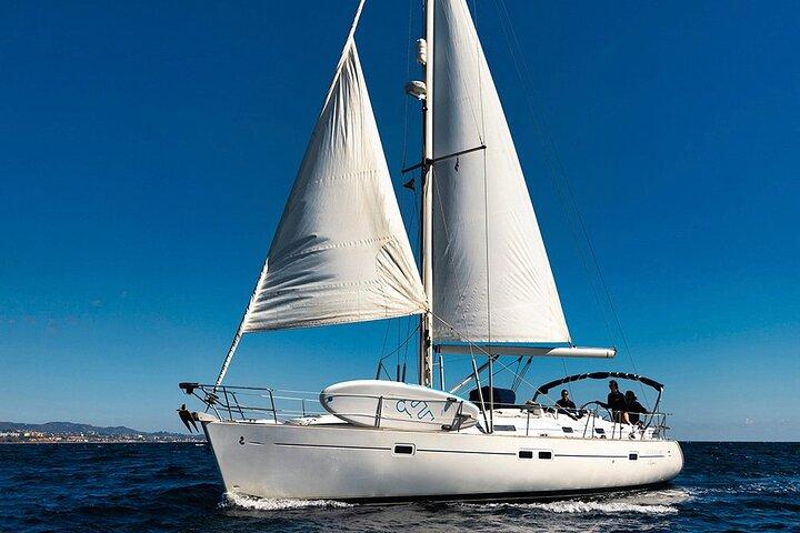 3-stündiger privater Segelcharter in Marbella