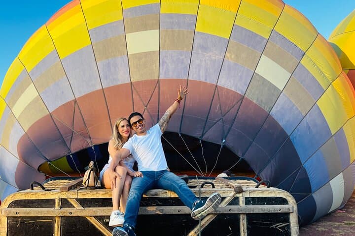 Balloon Flight in Teotihuacan + La Gruta Experience