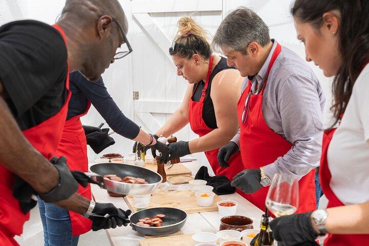 Clase de cocina de Santorini con cata de vinos