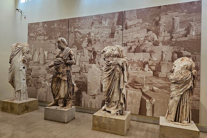 Delphi & Thermopylae Full Day Private Tour from Athens