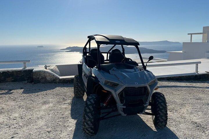 Lej en Polaris 1000cc buggy i Santorini