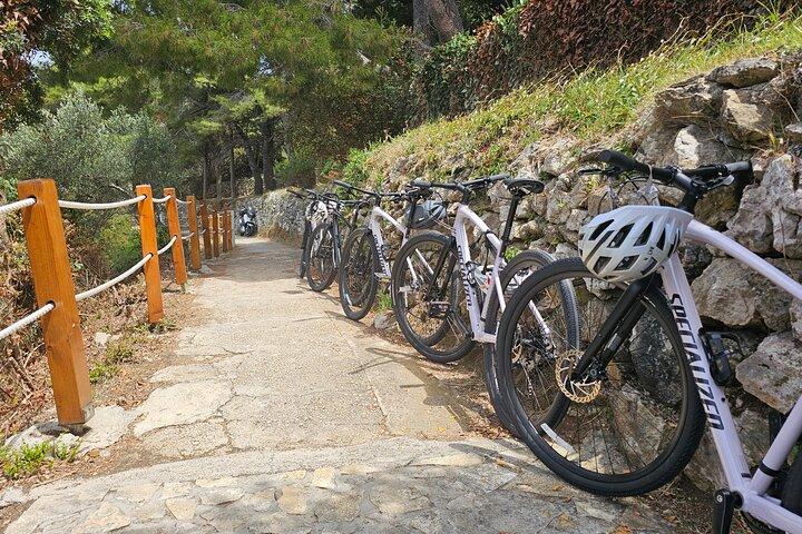 エラフィティ諸島シーカヤック：ロプドとシパンでの自転車とカヤックの終日ツアー