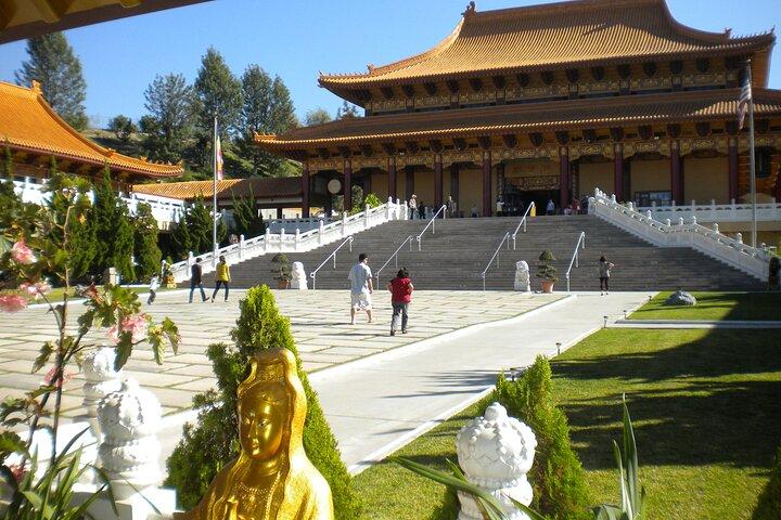 Mandir & Buddhistische Tempeltour mit indischem Mittagessen & Chinesischem Tee