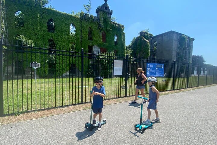 Roosevelt Island: An Audio Tour by a Filmmaker