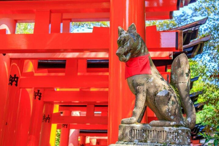 Fushimi Inari Deep Shinto Shrine Tour beim Wandern mit Experten