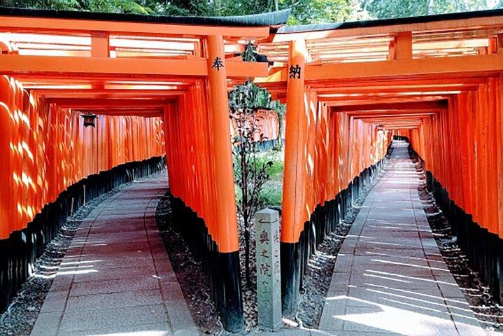 Fushimi Inari Deep Shinto Shrine Tour beim Wandern mit Experten