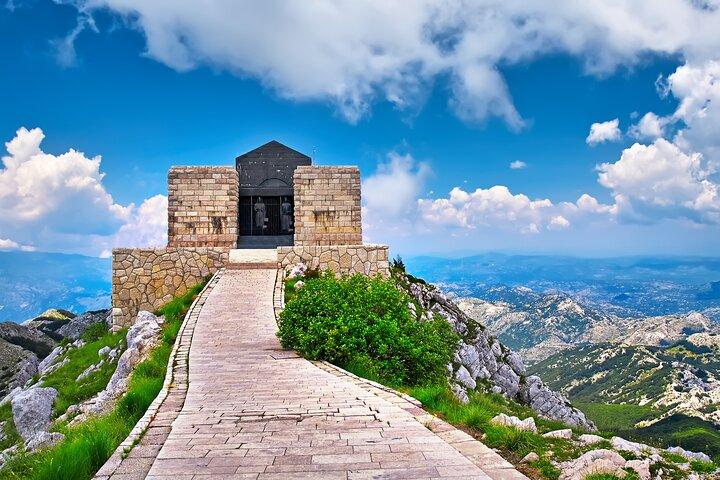 Tour privato Cetinje, Njeguši, Cattaro, Budva, Bečići, Santo Stefano