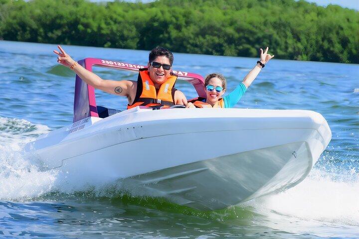 ¡Emocionante visita guiada en lancha rápida en Cancún!