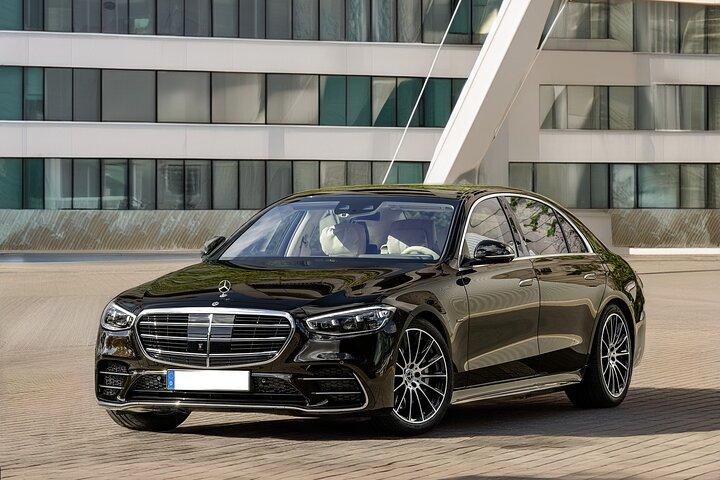 Private Transfer between Vienna Airport and Vienna City.
