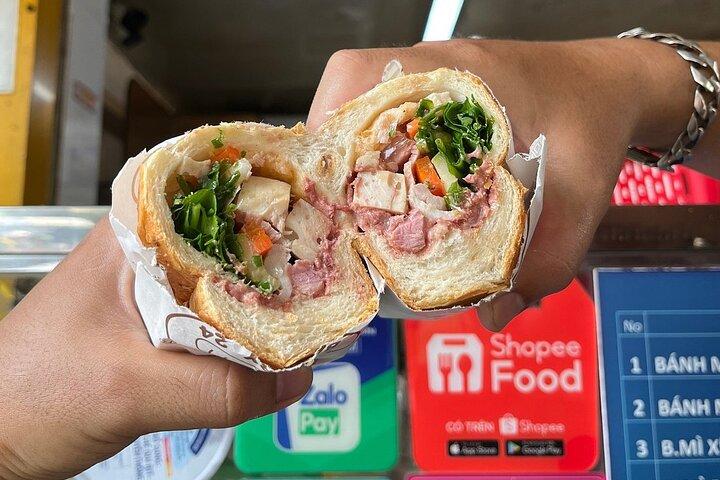 Excursão privada de comida de rua de motocicleta em Ho Chi Minh City