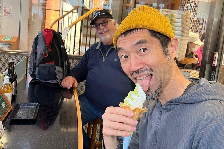 Privétour van dag naar nacht naar Tokio: Asakusa & Shinjuku Golden Gai