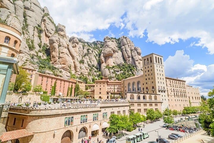 Montserrat Helicopter Flight, Monastery Visir & Cava Tasting
