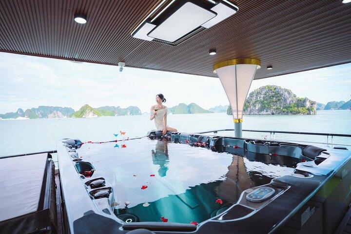 MEILLEURE VENTE - Croisière d'une journée à Halong 5 étoiles : déjeuner buffet et jacuzzi