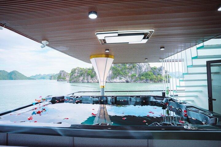 MEILLEURE VENTE - Croisière d'une journée à Halong 5 étoiles : déjeuner buffet et jacuzzi