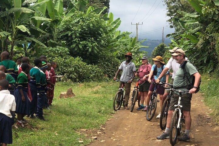 Mountainbiketur ved foden af Mount Meru