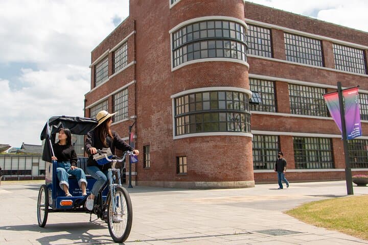2 hr / Seoul Private Pedicab Tour : Bukchon Anguk Hanok Village